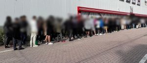 siaran langsung bola sctv mlm ini Ratusan pelancong Jianghu yang masih mendesak orang-orang untuk bangun, semua mengangkat kepala setelah mendengar kata-kata itu.